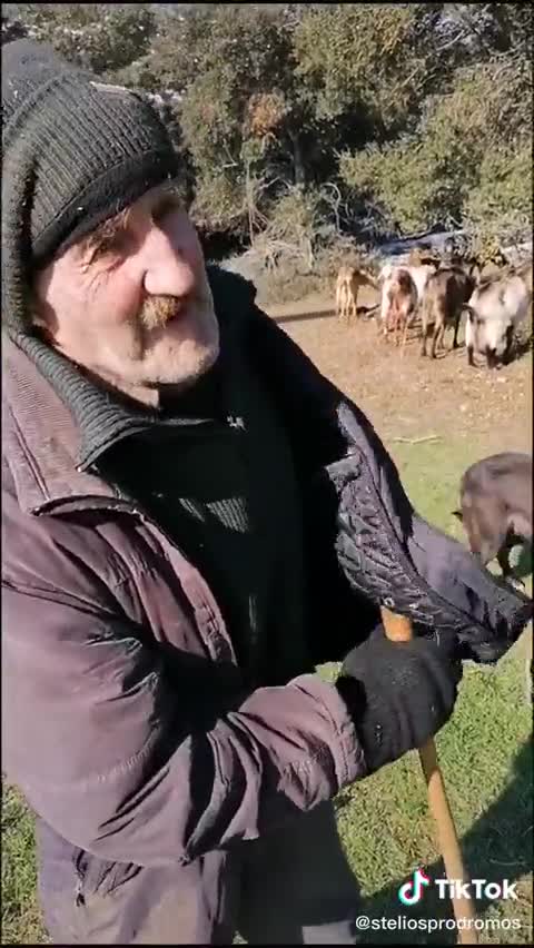 ΠΑΠΠΟΥΣ 82 ΧΡΟΝΩΝ-ΓΙΑΤΙ ΦΕΥΓΩ ΑΠΤΟ ΣΠΙΤΙ.