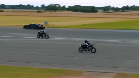 Ninja Kawasaki H2R VS Bugatti Chiron SS VS Ducati Panigal SP2