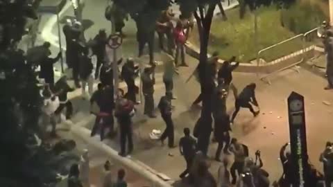 Porque só a Esquerda Faz Caos nas Manifestações?????