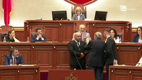 “O burracak, o i pafytyrë”, Berisha konfrontohet me Ramën në Parlament