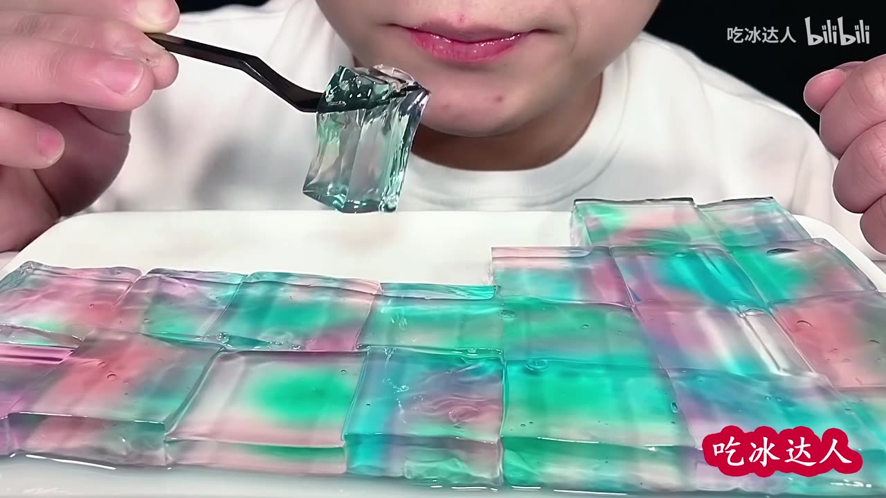 Eat crystal rainbow jello and listen to different chewing sounds!