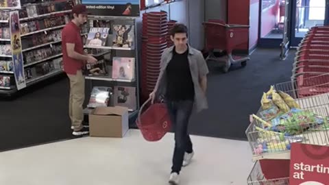 This employee's reaction was priceless!