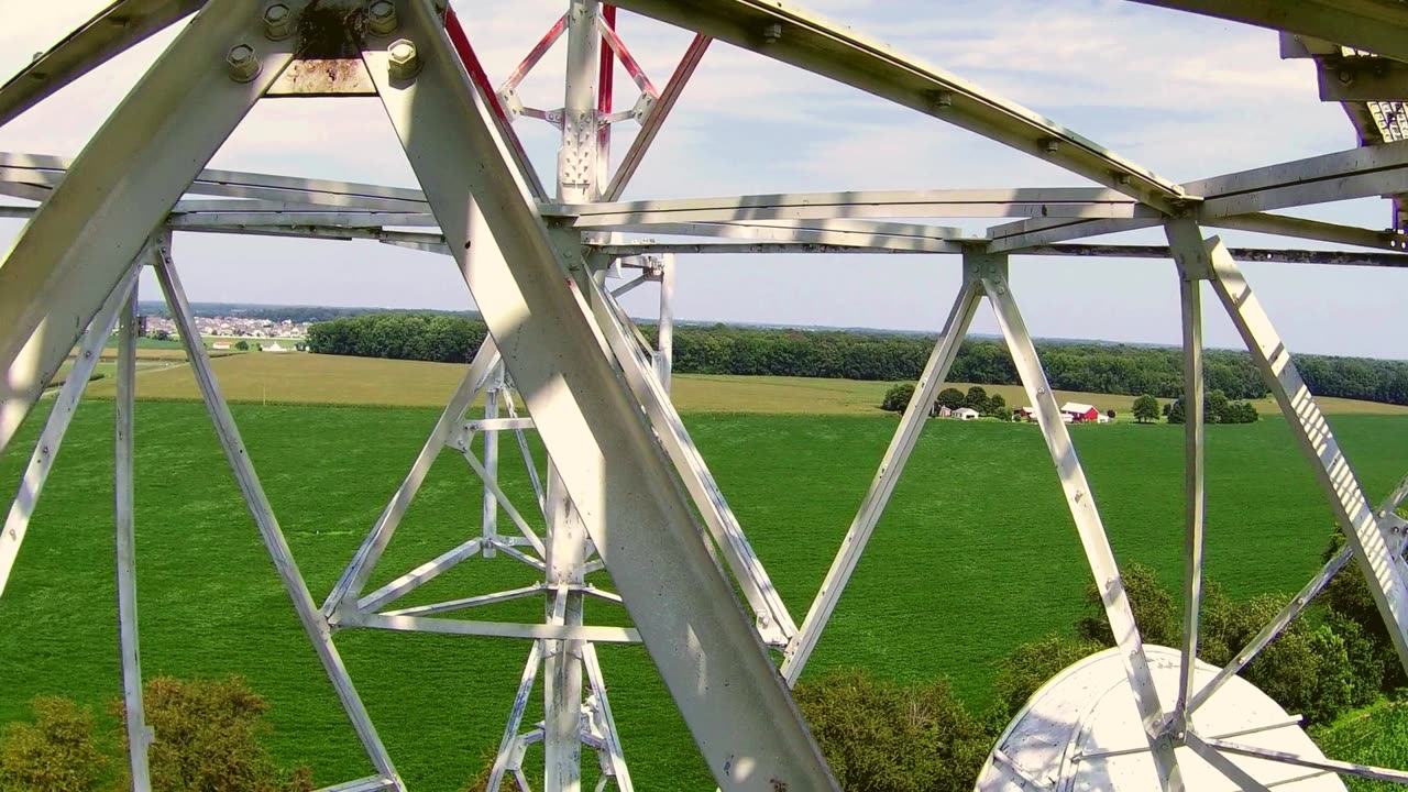 Climbing a 300ft Cold War Microwave Tower