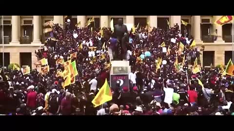 Alex Jones explains WHO IS BEHIND THE GLOBAL COLLAPSE