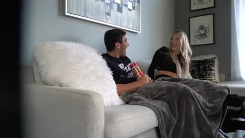 "PRINGLES" PRANK ON GIRLFRIEND!! 😂