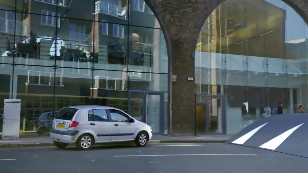 Range Rover Evoque Stunt – Speed Bump