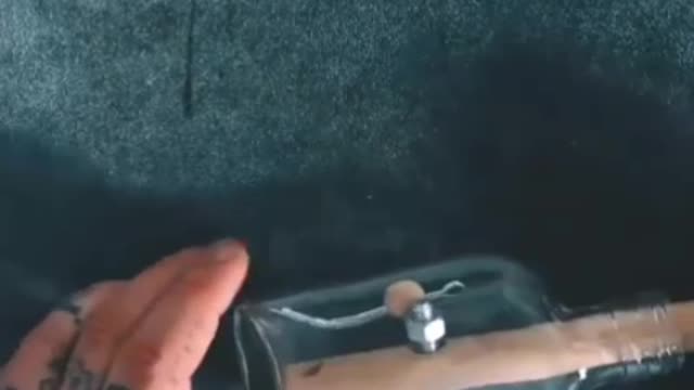 This glass puzzle is very difficult.
