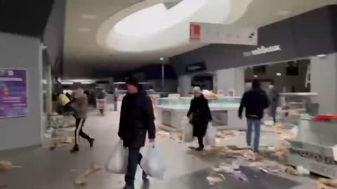 In Mariupol, locals loot the biggest mall.