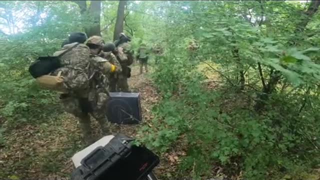 Ukrainian nationalist, publish a video of their escape from Severodonetsk.