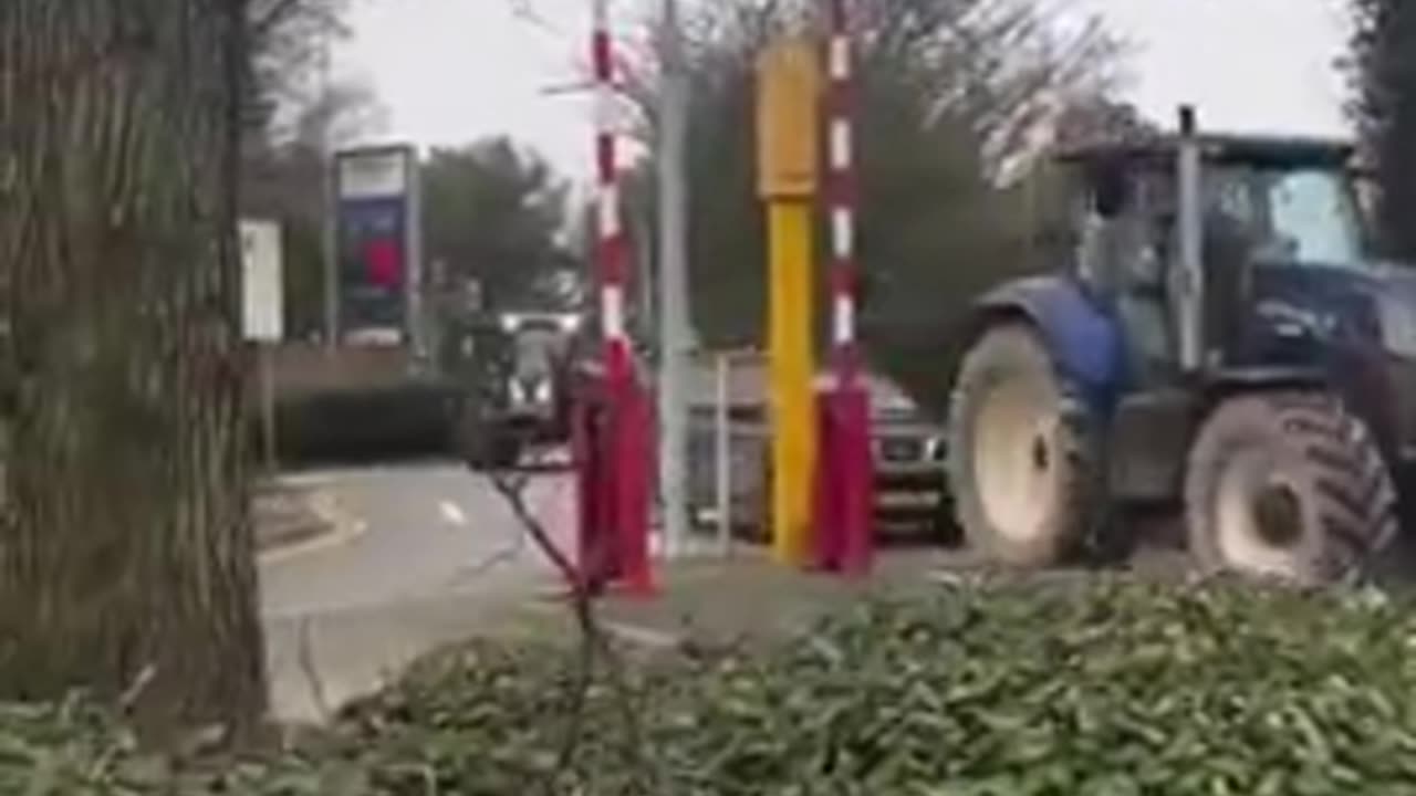 British farmers are set to protest and have just arrived at a supermarket in Dover,