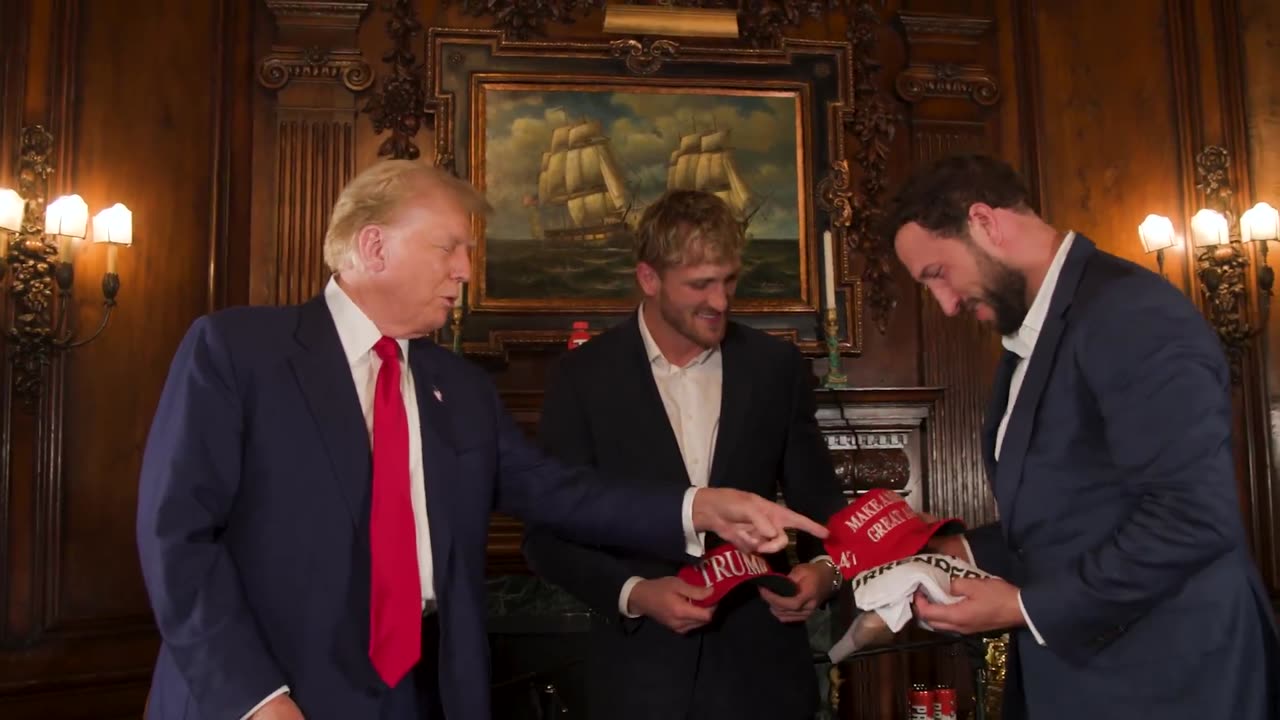 Trump just gave @LoganPaul a t-shirt with his mugshot on it 🤣 Freaking based.