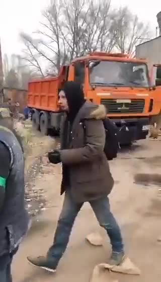 W Kijowie wydają broń każdemu kto tylko chce.