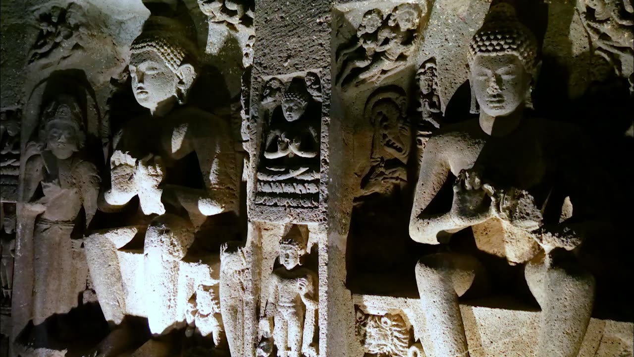 Sacred Caves and Golden Beaches： Goa, Ajanta, Ellora