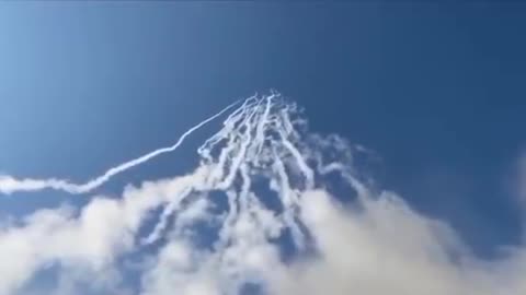 Ukrainian sources published a video of a massive daytime launch of 24 GMLRS missiles at once