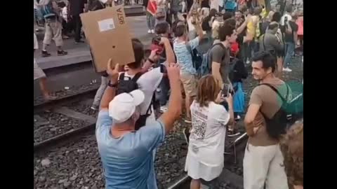 I Francesi bloccano le stazioni