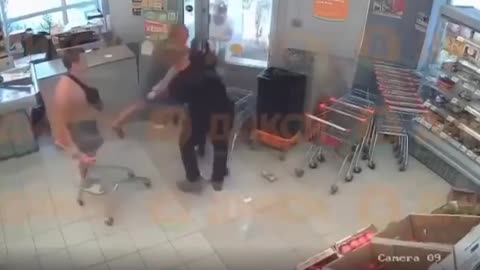 A girl attacks store customers with a basket in Moscow. It was a classic double