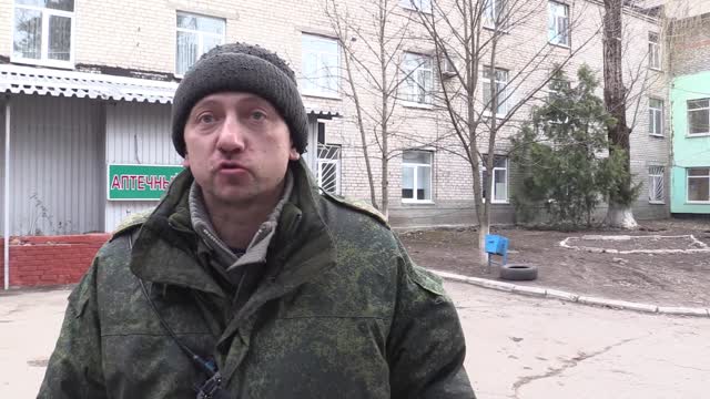 Soldiers Collect Civilians After Shelling Attack on Mariupol Residents