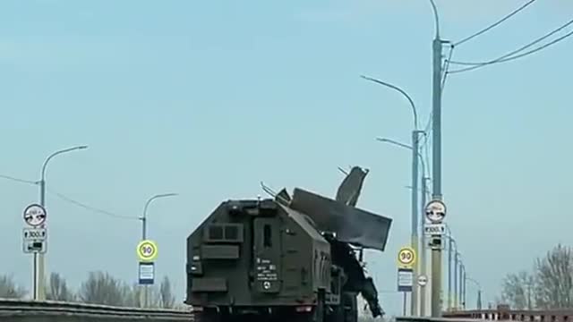 The road Olesky - Kherson - Most equipment seems to be Ukrainian and just abandoned