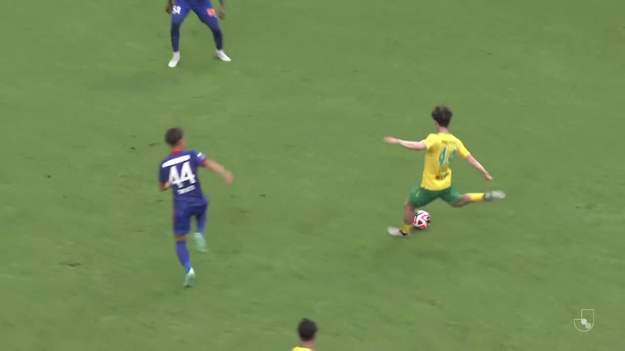 J.LEAGUE Akiyuki Yokohama needed just ☝️ touch to hit the top bin! 🥅