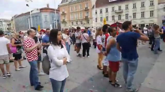 Navijačka atmosfera na glavnom zagrebačkom trgu