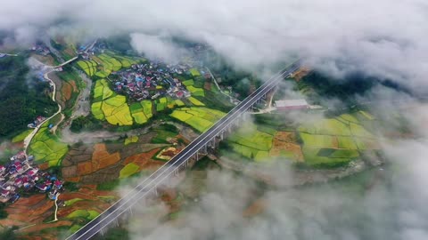 The Wuhuang Expressway, which is about to open to traffic under the morning fog