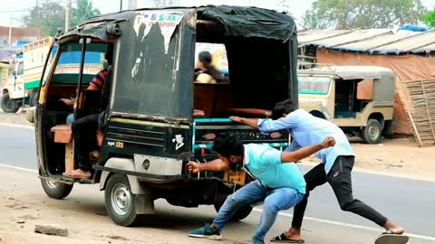 Funny prank on rickshaw driver