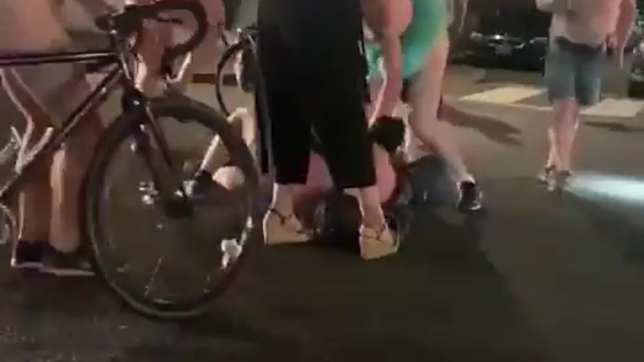 naked dick fighting with black guy 🤣🤣