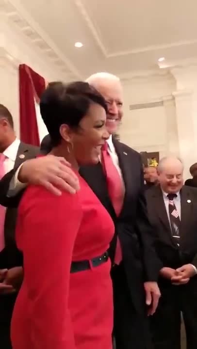 Biden & Friends Partying and Singing Without Masks or Social Distancing at Joe’s Elite Birthday Bash