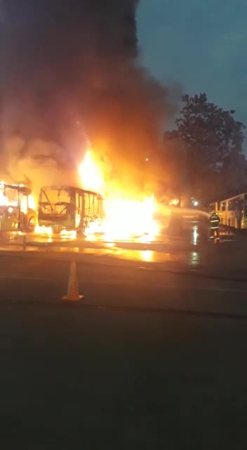 Incendio buses Metrolínea