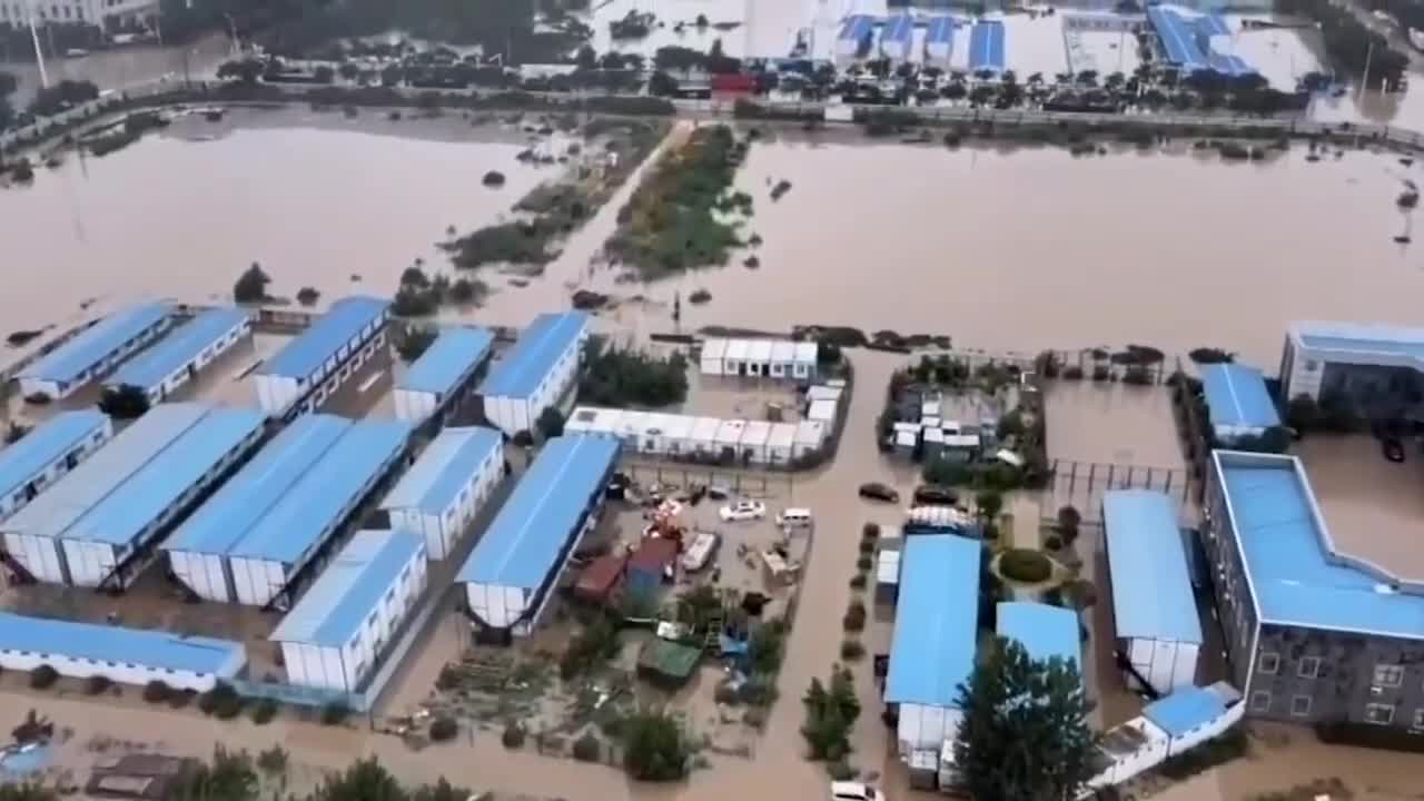 China is in Pain! Strong Tornado and heavy flooding in China (JULY 22, 2021)