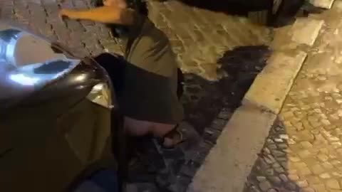 Tas a cagar na rua BOI