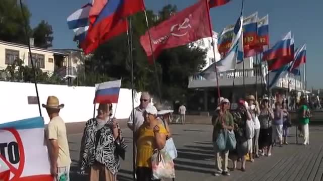 Protest v Sevastopolu proti vplutí lodí NATO do přístavu