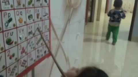 when the baby learns to read the letters of Vietnam