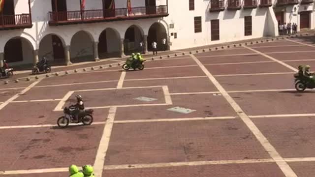 Motorizados causan caos en el Centro