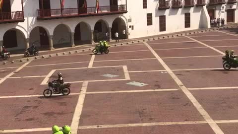 Motorizados causan caos en el Centro