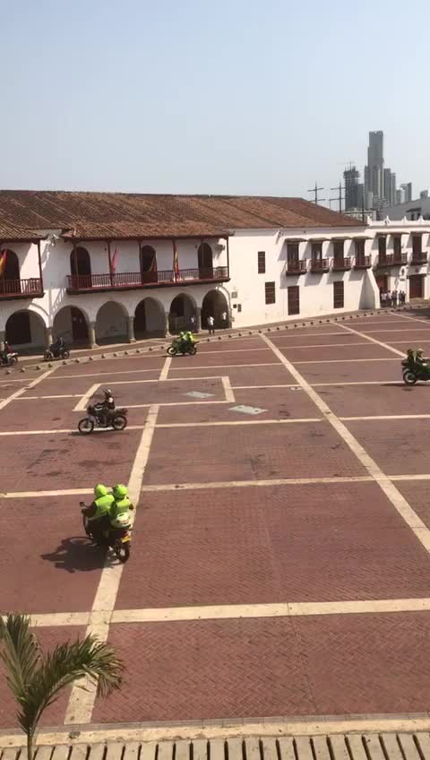 Motorizados causan caos en el Centro