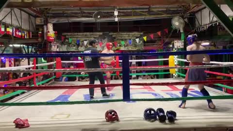 Funny Thai boxing bout