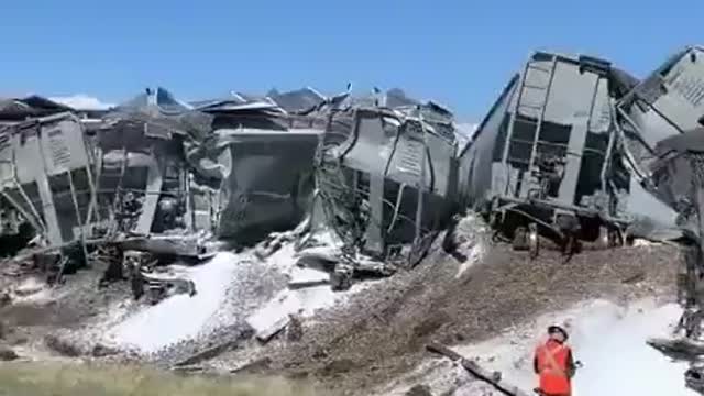 Canadian Freight Train mysteriously derailed with 43 cars carrying desperately need fertiliser.