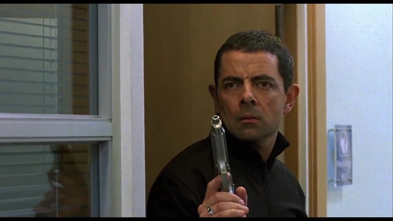 Johnny English 2 / Sky jump / movie scene