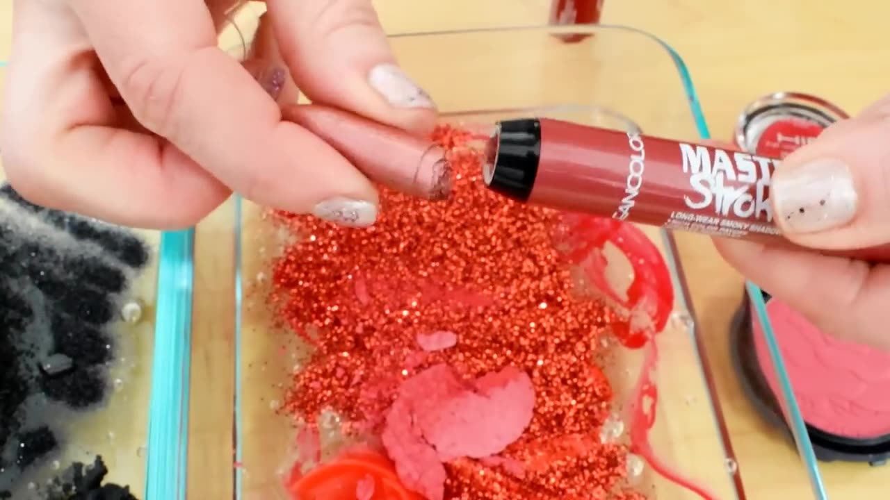 Black vs Red-Mixing Makeup Eyeshadow into slime!