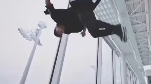 When you're running late for your flight... 😱