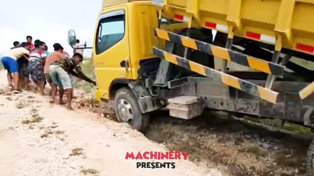 Extreme Dangerous Truck Fails Compilation