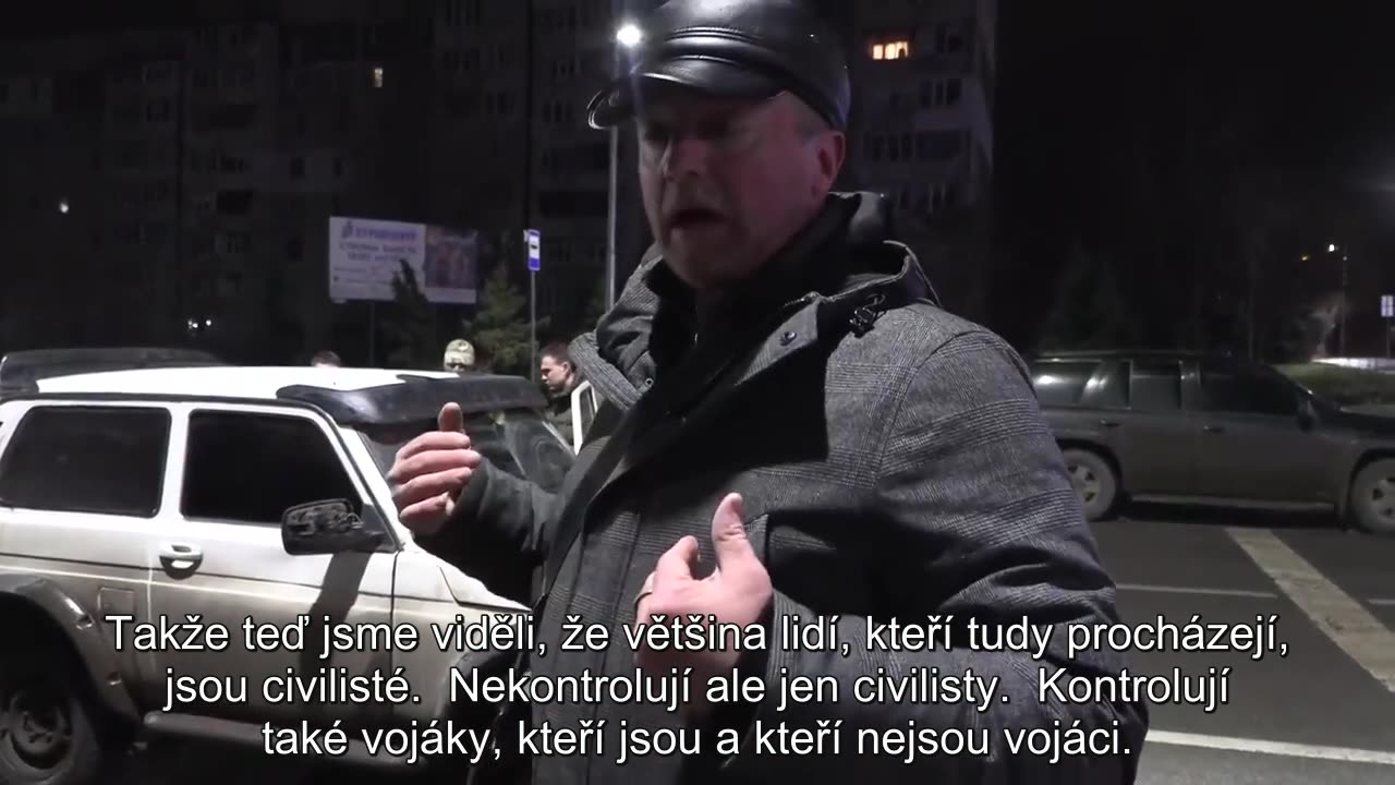 Patrick Lancaster Putinova vojenská policie hlídkuje ve válečné zóně na Ukrajině. (EXKLUZIVNĚ)