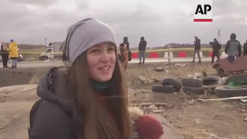 Ukraine refugees continue streaming through Medyka
