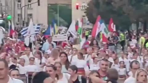 Masowa demonstracja w Serbii w obronie tradycyjnych wartości rodzinnych.