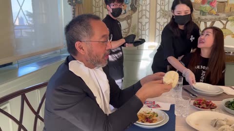 20221230文贵先生视频²：尊敬的战友们好……馒头出锅啦