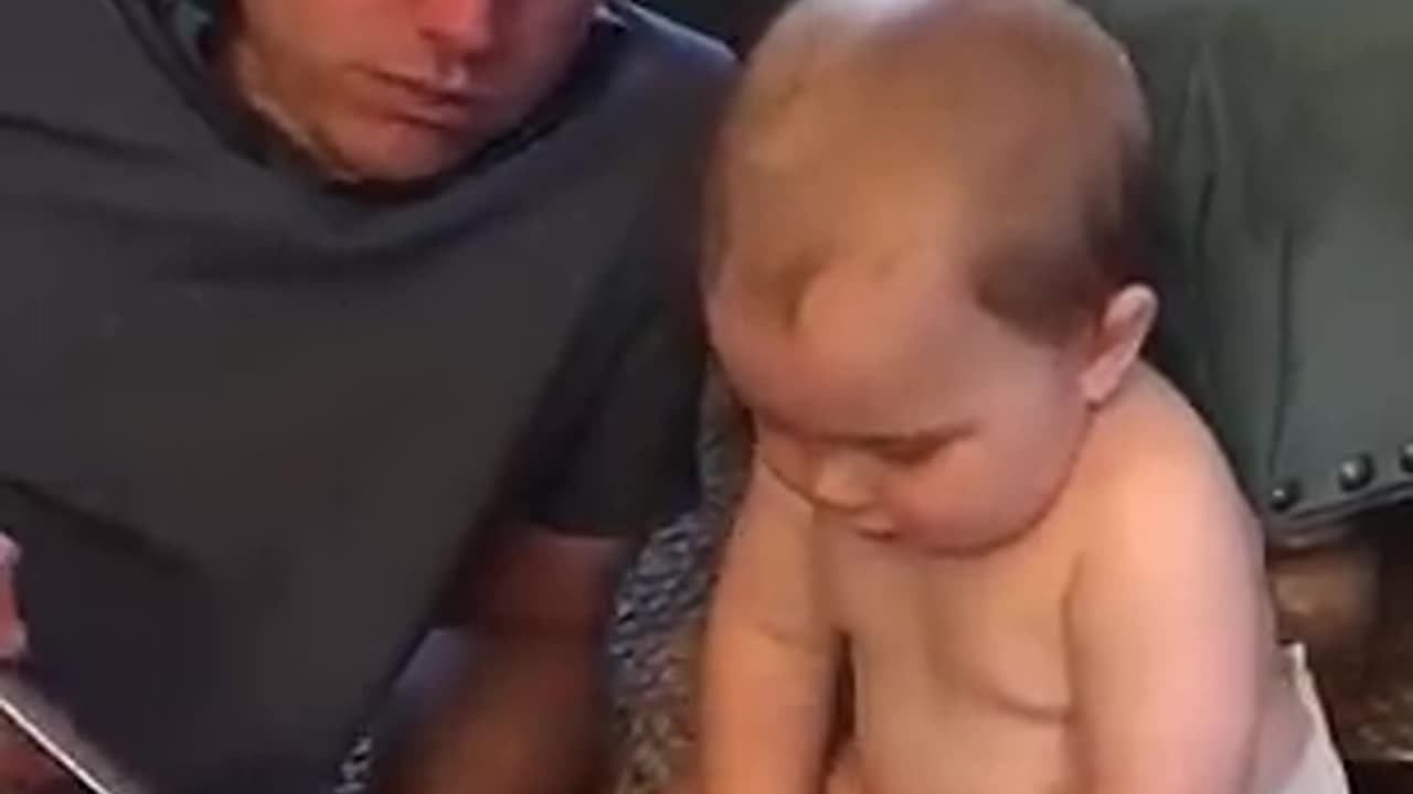 Baby Says "Mama" as First Word After Reading Book About Dad - 989983