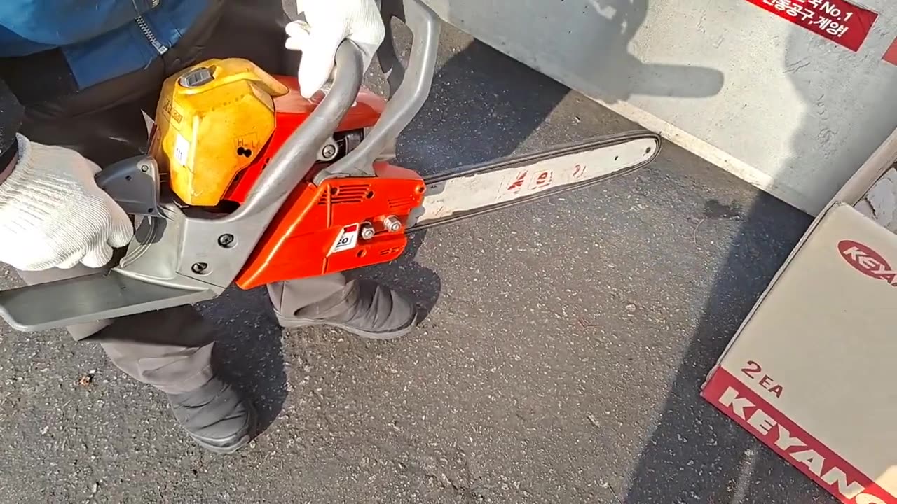 How to Start a Used Efco 137 Chainsaw