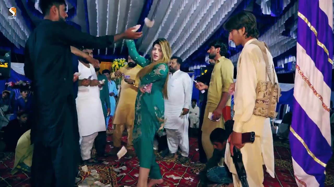 Pyare Na mile Remix ,Urwa Khan Latest Mujra Dance Performance