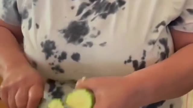 🔪 🥒 Are you this skilled at cutting?